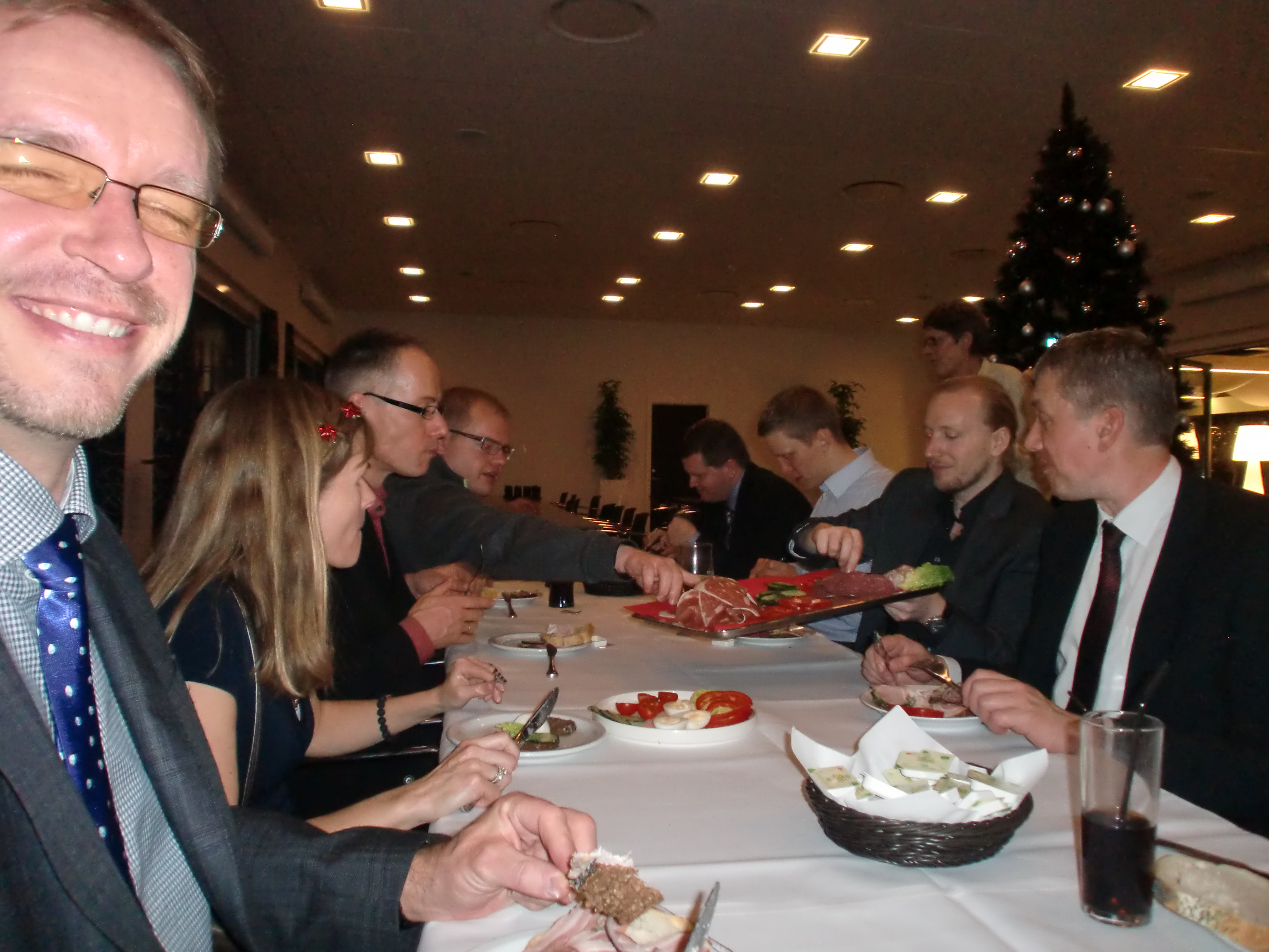 https://www.mos-eisley.dk/media/Netic billeder/Julefrokost%2029-11-2013/CIMG3922.JPG